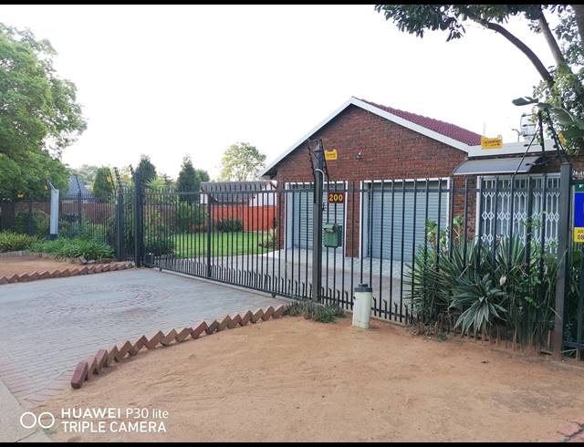 4 BEDROOM HOUSE RENTED IN MEYERSPARK